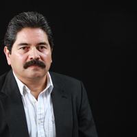 Víctor A . Espinoza-Valle