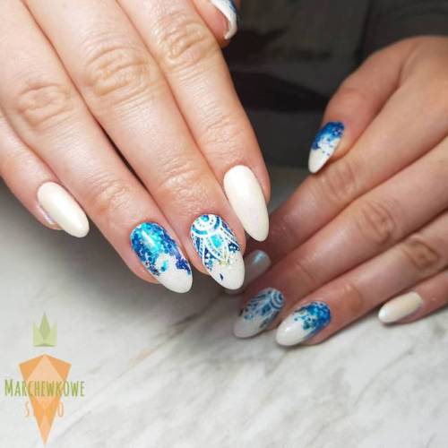 Odrobina błysku na te jesienne dni ☔☔ tu pazurki na greckie wakacje 😍 #nailsinstagram #nailsinspiration #ombrenails #glitter #nailart #nails💅 #paznokcie #paznokciezelowe #gelnails #gel #żele #marchewkowestudio #nailsinstagram #slupsk #słupsk...