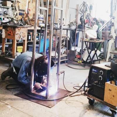 Every girl wants to be put on a pedastal.
.
.
.
#weldlikeagirl #weldnation #heavymetal #industrialchic #makerspace #makersgottamake #artstudio #artistsoninstagram #publicart #fabricate #behindthescenes #mig #mycolorfullife #nontraditional