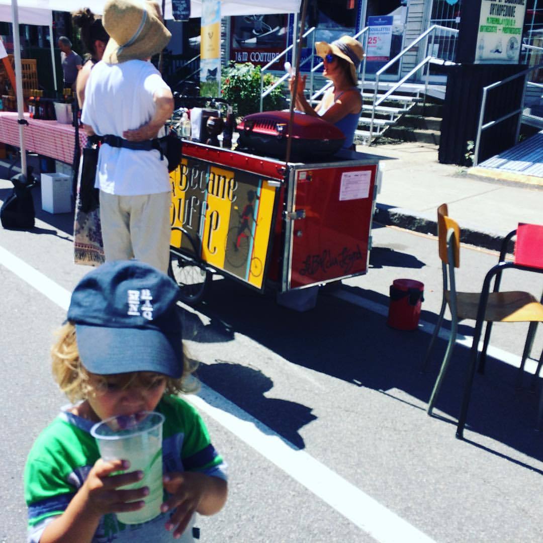 31 juillet 2016. Quelle belle journée pour le 1er jour de marché! On en veut plus des marchés publics! #marchelimoilou #limoilove #limoilou (à Marché public de Limoilou)