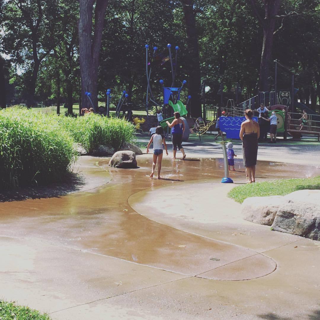 28 juillet 2016. Pique-nique au Parc Victoria avec la découverte un an plus tard des nouveaux modules. Très beaux aménagements! (à Parc Victoria)