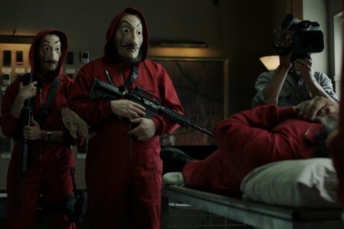 La casa de papel no ha sido renovada por Netflix. Pero sí llega mañana a Latinoamérica y el resto del mundo la segunda parte de su temporada https://fdseri.es/2JlUPGH