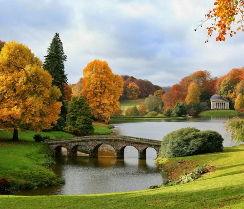 Stourhead in autumn