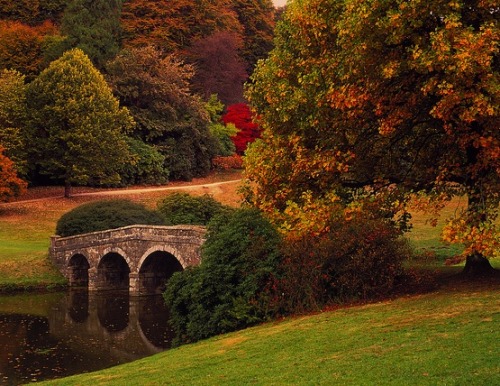 Stourhead in autumn