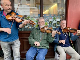 Seamus Sands, James Kelly, and Antóin Mac Gabhann—amazing fiddlers, and it turns out they all use thesession.org!