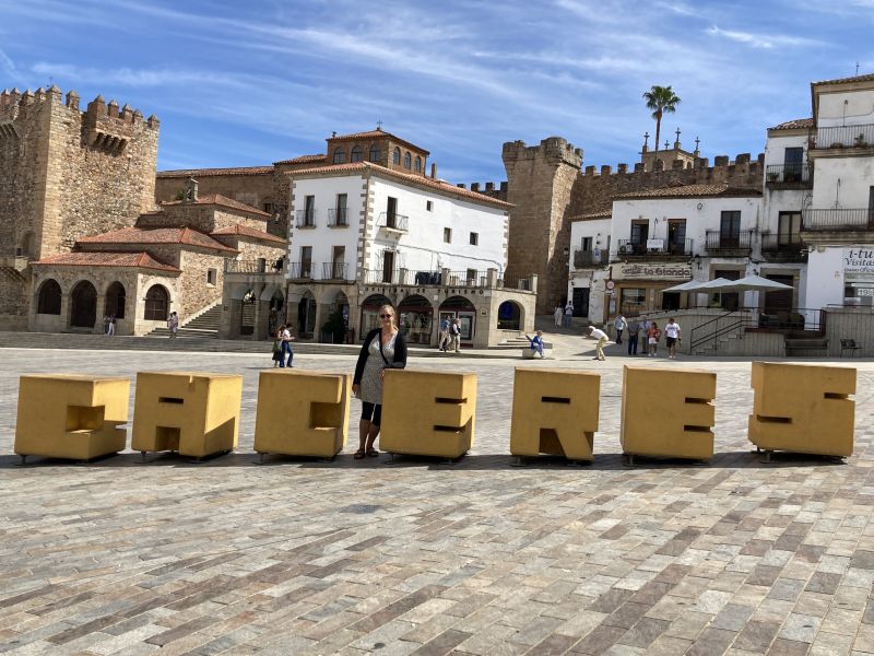 Jessica in the main square where letters spell out: C A C E R E S.