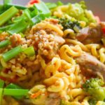 Makaron Mie z wieprzowiną i pastą curry FIT