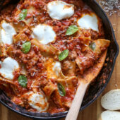 Easy skillet lasagna, ready in just 30 minutes! Recipe from @bakedbyrachel