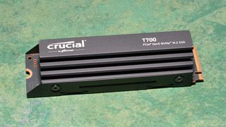 Crucial T700