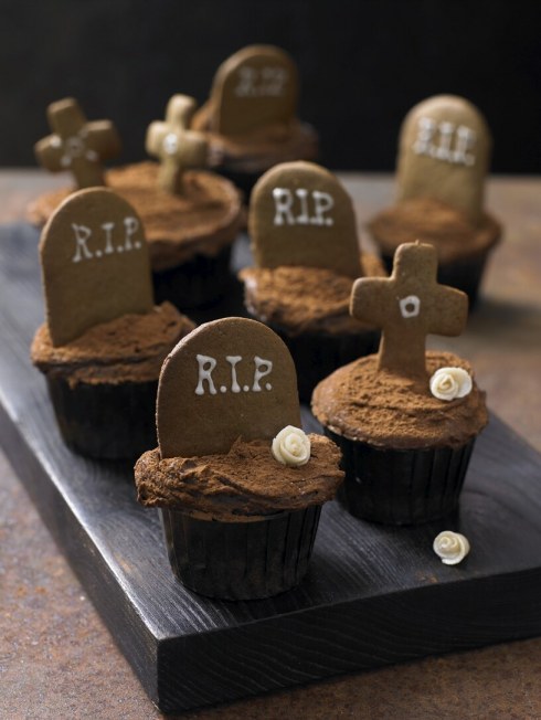 Gingerbread Graveyard Cupcakes