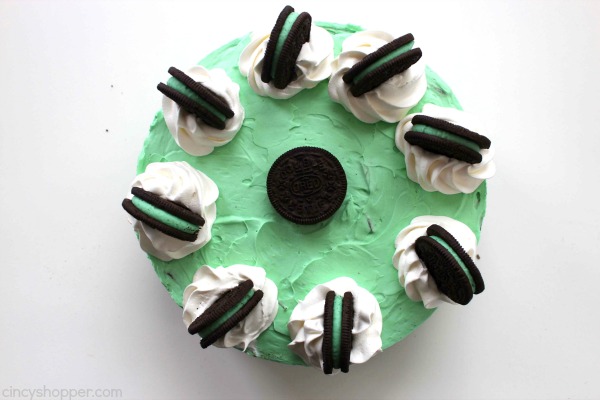 No Bake Mint Oreo Cheesecake - perfect St. Patrick’s Day dessert. Mint fans will love the crushed Mint OREO cookie crust, minty cheesecake filling with chopped mint Andes candies.