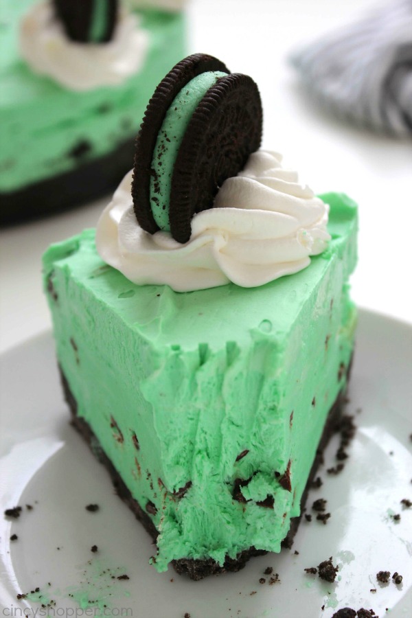 No Bake Mint Oreo Cheesecake - perfect St. Patrick’s Day dessert. Mint fans will love the crushed Mint OREO cookie crust, minty cheesecake filling with chopped mint Andes candies.