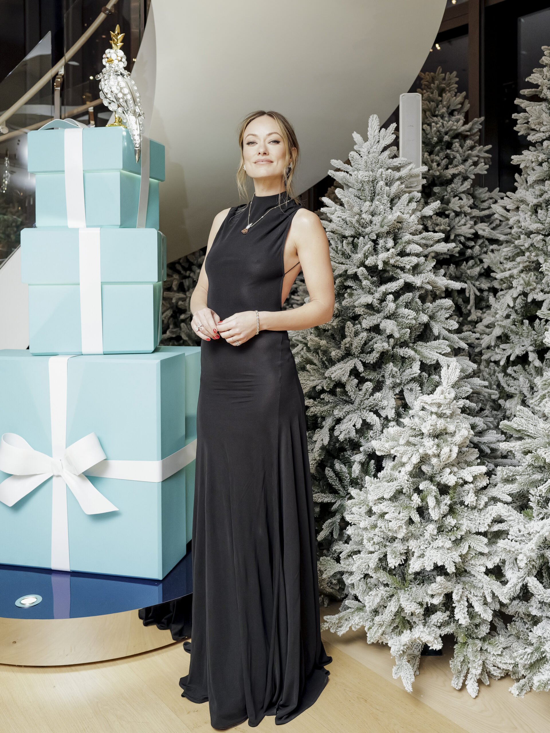 Thanks to Olivia Wilde, the Tiffany & Co. exclusive holiday event at The Landmark was sparkling with a thousand lights (literally) from Jean Schlumberger’s iconic Bird on a Rock design installation on the flagship’s eighth floor terrace. Wilde arrived at the scintillating holiday event sparkling with Tiffany jewels to celebrate the house’s wintery wonderland. The actor and director wore a mock turtleneck sleeveless little black dress, letting her luxurious Tiffany & Co. jewelry stand out. Honoring the Bird on a Rock installation, Wilde wore the line’s pendant necklace, earrings, and ring, paired with Schlumberger’s Sixteen Stone Bracelet and Tiffany Vigne ring.  Courtesy of Tiffany & Co.