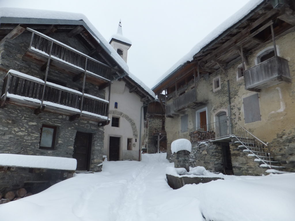 Only one chimney smoked in villaflou. I never saw another soul there, though.