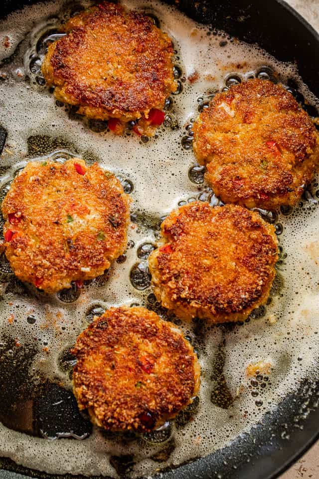 cooking crab cakes in hot oil