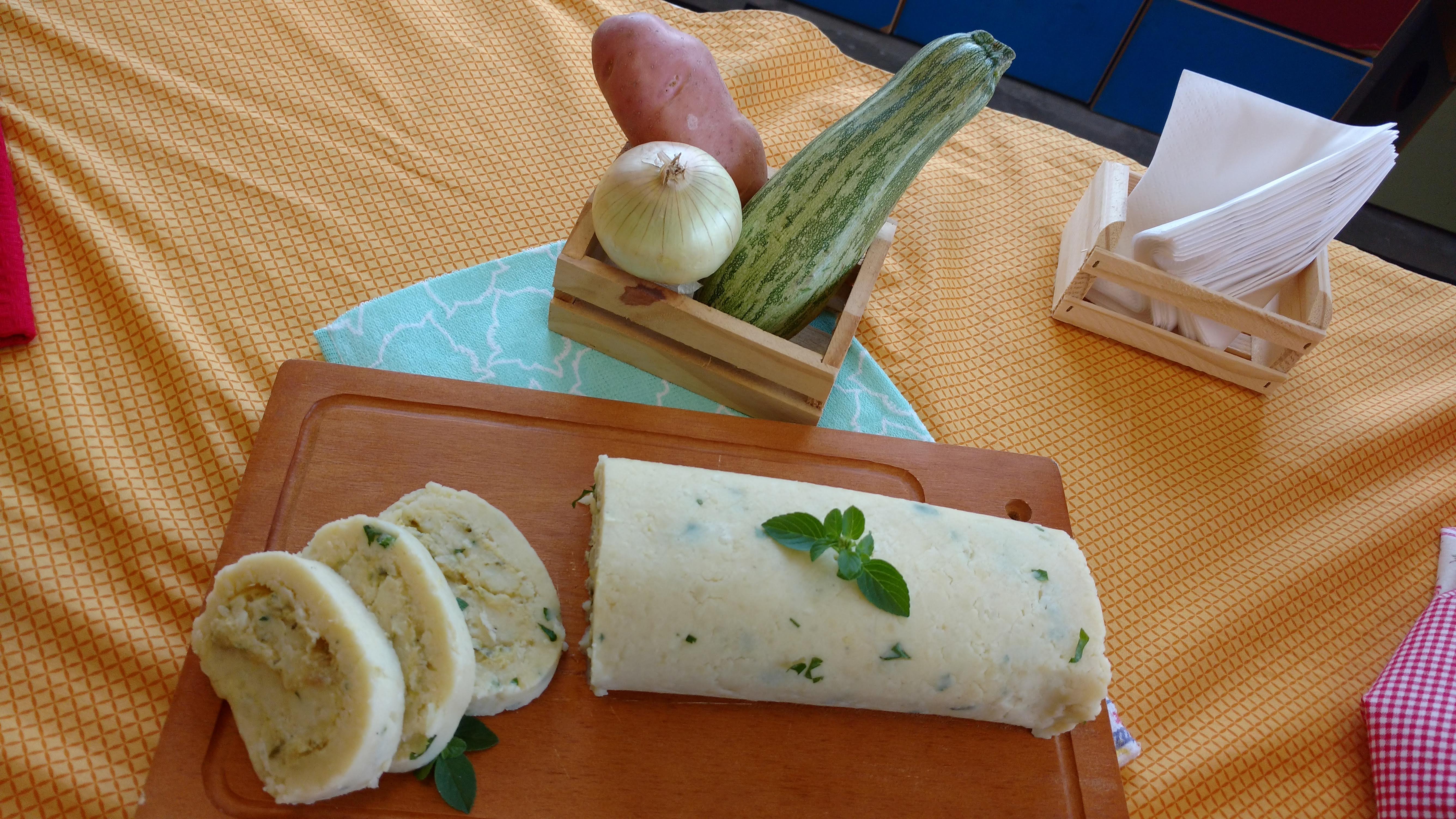 rocambole de batata com patê de abobrinha