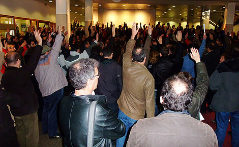 Votacin durante la Asamblea. (Foto: RTVE)