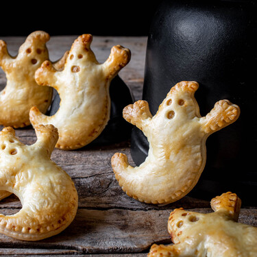 Empanadas fantasma para Halloween, receta fácil y versátil que puedes rellenar como quieras