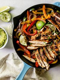 Your new favorite weeknight meal: 🤩 Chicken Fajita Skillet. Get @ashcuoco's recipe: https://bit.ly/4azYufy