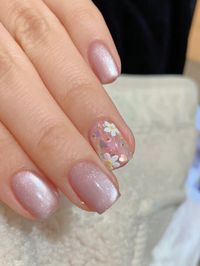 An early spring glass bead cat eye #springnails #springnails2024trends #springnails2024 #easternails #nail #nailhacks #nailideas #naildesigns #nailartdesigns #nailsinspiration #nailcolors