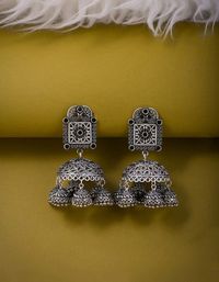 This jhumka set have excellent finish :- You can wear these jhumka in a wedding or a function :- You can wear also on a occasion :- You can gift to your friend :- These jhumka gives you traditional look