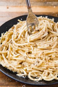 Cacio e Pepe Pasta ... Tthe secret to the best & most authentic cacio e pepe is to toast the pepper in butter. It only needs a minute or so to get nice & fragrant. But the quick & easy step really intensifies the peppery flavor ....................... #DIY #Italian #pasta #noodles #butter #oliveoil #blackpepper #Pecorino #Parmesan #recipes #food