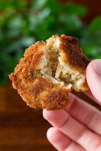 Crispy, crunchy tuna cakes made with albacore tuna are perfectly easy and made with just four ingredients! This recipe is great for appetizers or dinner.