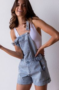 Euphoria Vibes! The CALIstyle Rue Overalls featuring a total 90's vibe with oversized fit, cuffed hem, pockets and adjustable straps. Layered with the Model Off Duty Crop Short Sleeve Top. Color: Light Denim Oversized Fit Front & Back Pockets Cuffed Hem 100% Cotton Model Is 5'9", 32A Bust, 25 Waist and wearing size Medium