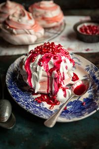 Pink meringues with pomegranate syrup recipe