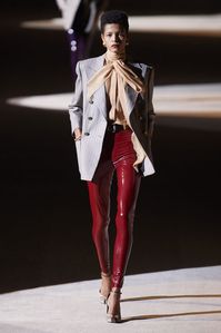 Paris Fashion Week: desfile Saint Laurent Otoño/Invierno 2020-2021 - Foto 11