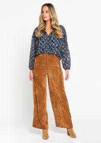 Commandez maintenant Pantalon en velours côtelé de la marque LolaLiza. Taille: 36. Couleur: F - Camel. Nom: P-cordou 2b.