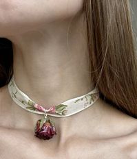 rose choker