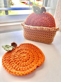 Super cute crocheted fall pumpkin coasters, come in a 2 or 4 pack, and you can choose to have a basket holder or the coasters alone :)  Made from medium weight  worsted cotton yarn, crocheted with love, perfect for your autumn home decor!