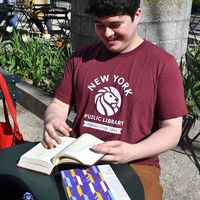 Red Flecked NYPL 1895 T-shirt | The New York Public Library Shop