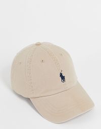 Kappe von Polo Ralph Lauren Teil unserer Nachhaltigen Mode Krone im Bahnendesign atmungsaktive Ösen Logostickerei auf der Brust und dem Rücken verstellbare Lasche hinten