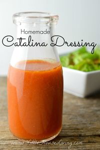 Make your own tangy homemade Catalina dressing recipe from scratch with this simple recipe. Use it to brighten up any fresh garden salad! #catalinadressing #homemadedressing #homemadesaladdressing