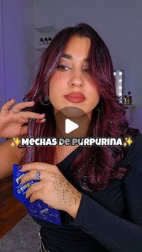 M a r i a on Instagram: "Mechas de purpirina SÍ o NO 👇🏽
Amigas todavía no les había hablado del clonazo del Diamond Bomb de Fenty Beauty que sacó Mercadona así que aproveché esta tendencia de cabello que le vi hace poco a  @glamzilla 💖 para enselarles🙏 

El resultado es increíble, deja el pelo con un brillo súper mágico y perfecto para estas fiestas y no sentí que me ensuciara el pelo👏🏼 

Eso sí, les recomiendo que hagan esto con el clon del Mercadona porque se gasta mucho producto y el de Fenty es muuy caro amigasss😪
⠀⠀⠀⠀⠀⠀⠀ ⠀.
⠀⠀⠀⠀⠀⠀⠀⠀.
⠀⠀⠀⠀⠀⠀⠀⠀.
⠀⠀⠀⠀⠀⠀⠀⠀.
⠀⠀⠀⠀⠀⠀⠀⠀.
#cabello #hairtrend #mechas #fentybeauty #mercadona
#hairgram #cabellobrilloso #mechas #hairtrends #pelobrillante #cabellolargo #cabellosuave #pelo #peinados #peinadosfaciles #mechasiluminadas #highlights #hairtrend #h