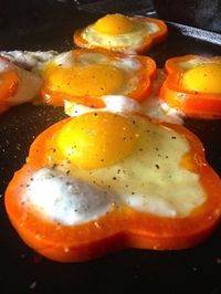 Fried Eggs in Pepper Rings | IGNITE - no potatoes, serve with veggies reluctantentertainer.com