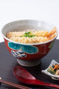 This is a Donburi bowl for multi-purpose made by Kousai Kiln. It can be used for Various kinds of rice bowls such as Tendon, Gyudon, Katsudon, and others. Of course, you can serve noodles as well. Combining Shigaraki style "Yakishime(high-fired unglazed ceramics)" and traditional "Some-nishiki", his unique style is popular for its fusion of stoneware, which is relatively rare for Hasami ware, and the elegance of Kiyomizu Ware style. | Visit MUSUBI KILN to see other authentic Japanese tableware.