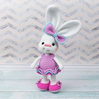 The Pretty Bunny Amigurumi Pattern will help you to create a crochet toy with a lot of cute details. This lovely amigurumi bunny is an ideal Easter gift!