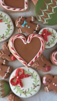 ✨Just me throwing a little Christmas spirit your way ✨❤️💚 #enlightenedbakery #cookietherapy #sugarcookies #cookies #cookiedecorating #candycanes #gilbertaz #pumpkinspice #christmasjoy #luxurysugarcookies