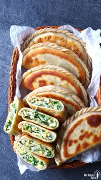 Pan fried flat dumplings filled with fragrant Chinese chive, soft scrambled eggs and springy vermicelli noodles, Chinese chive pockets are simply irresistible.