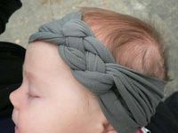 diy celtic knotted headband. So cute! Great tutorial as well. Great for babies to adults.