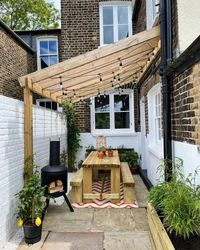 This small patio uses a wooden wall table set. Its sleek design makes it perfect for decorating small patios. Even though it is finished, this wooden bench is long enough so that it can provide more space and can accommodate more people. Here is also equipped with a fireplace that can provide warmth if needed. Set Dining Table from @hunkerhome #gardenpatio #patiodecors