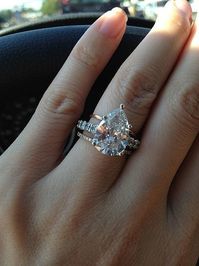 Pear shape diamond ring