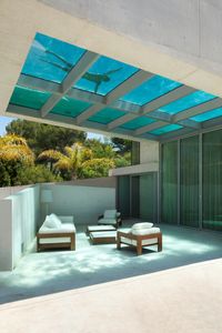 what?! amazing! glass bottom rooftop pool - Jellyfish House by Wiel Arets Architects (WAA)