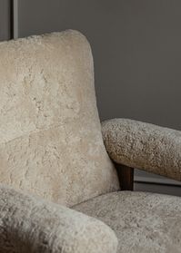 Audo Brasilia Lounge Chair Sheep skin. Leverbaar in meerdere kleuren frame en schapenvacht