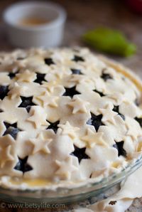 4th of July Blueberry Pie | Betsylife.com