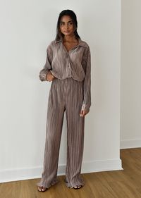 - Pantalon plissé- Taille élastique- Taille haute- Ourlet ondulé DESCRIPTIF PRODUIT100% polyester TAILLELe modèle mesure 1m65 et porte l'article en taille XS INSTRUCTIONSLavage à la main