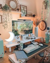 (2) Sammy 🌱 she/her on X: "Messy desk appreciation 🫣 https://t.co/0rRgxThlAv" / X